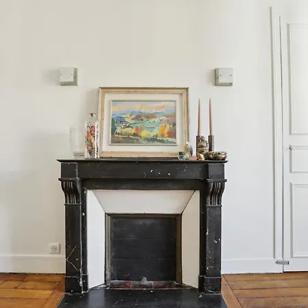 2Br Near Le Marais Paryż